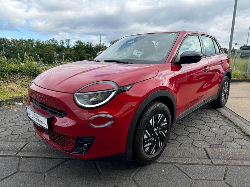 Neu Fiat 600E Red 114 kW (156 PS) 2025 Rot Limousine