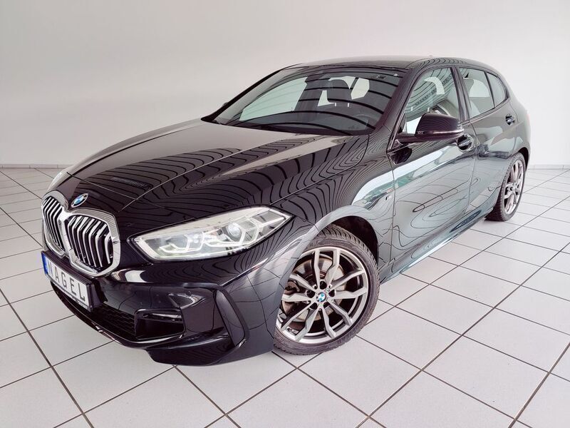 Schwarz Gebraucht 2021 BMW 120 M Sport Kleinwagen | 29.999 € (Teuer) - Bild 1/4