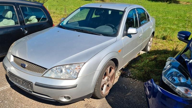 Gebraucht Ford Mondeo 145 PS (106 kW) 2001 Silber Limousine