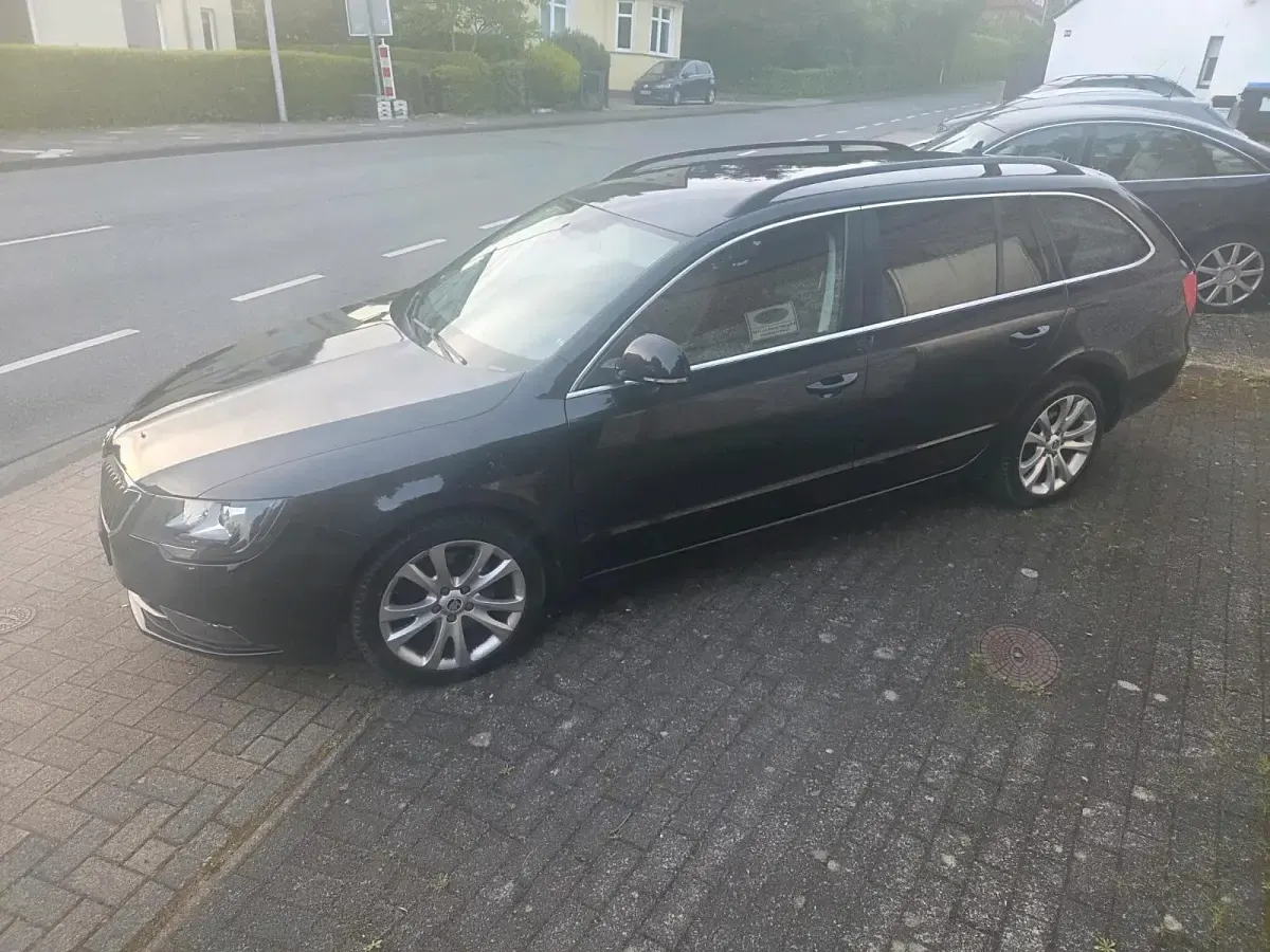 Gebraucht Skoda Superb 140 PS (102 kW) 2014 Schwarz Kombi
