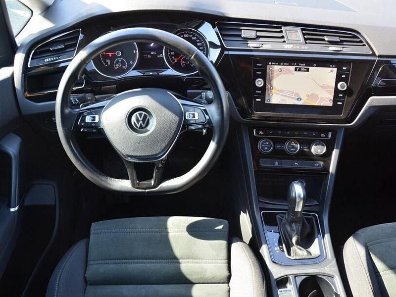 Gebraucht VW Touran Highline 150 PS (110 kW) 2021 Caribbean blue metallic Van / Kleinbus