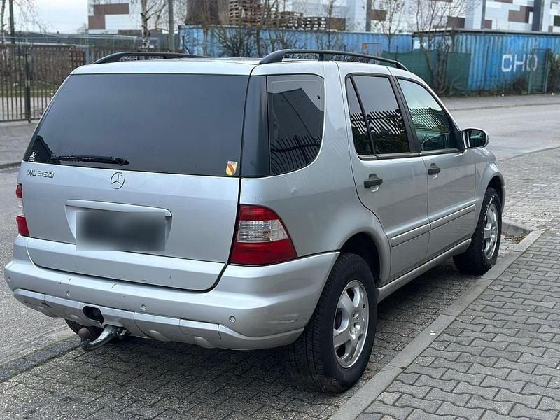 Gebraucht Mercedes ML270 163 PS (119 kW) 2004 Silber SUV