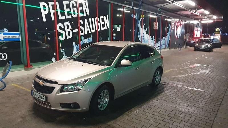 Beige Gebraucht 2013 Chevrolet Cruze LT Kleinwagen | 2.000 € (Fairer Preis) - Bild 1/4