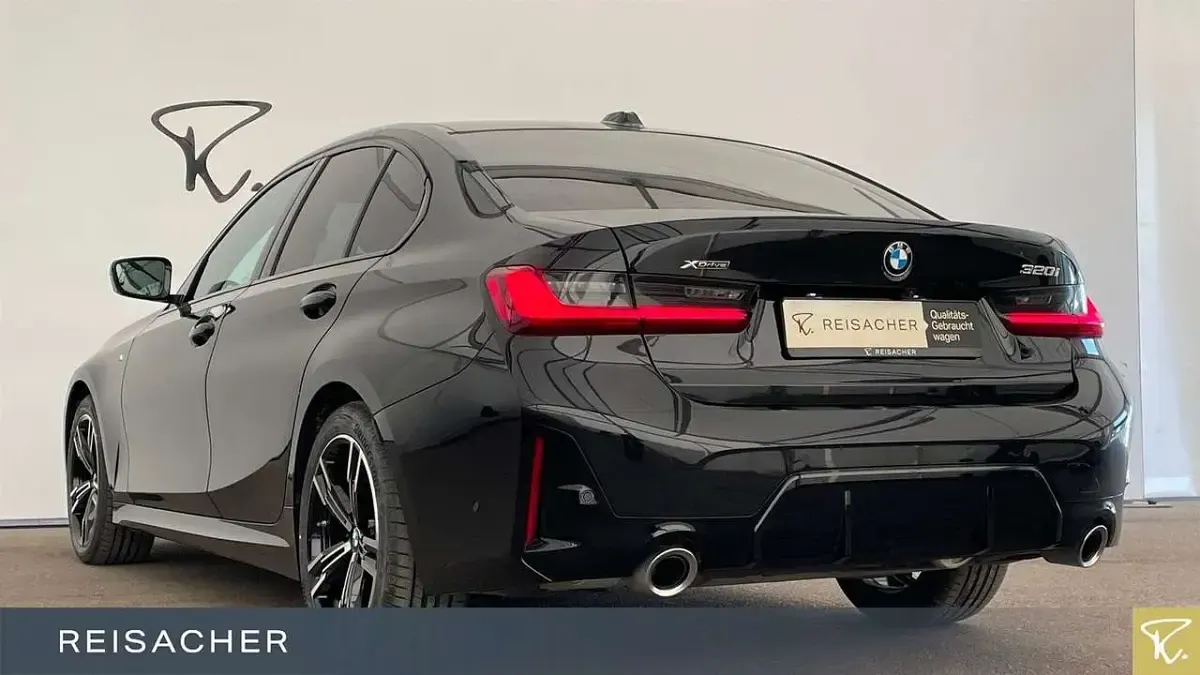 Gebraucht BMW 320 M Sport 184 PS (135 kW) 2025 Saphirschwarz metallic Limousine