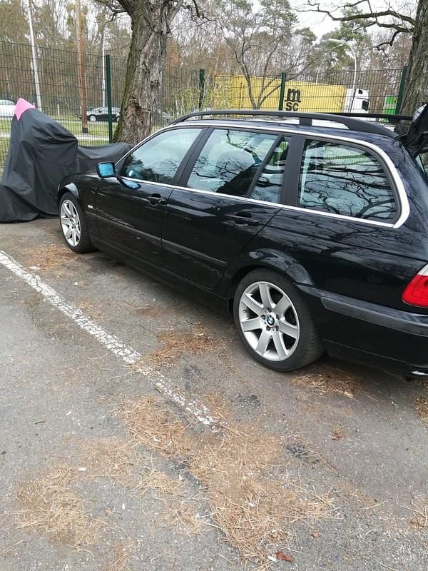 Gebraucht BMW 320 150 PS (110 kW) 2000 Schwarz Kombi