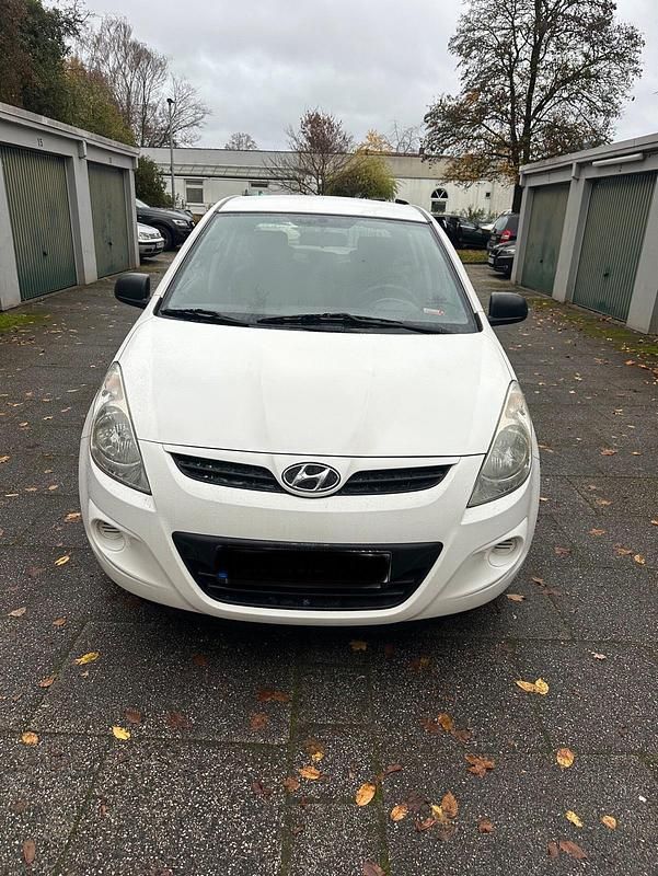 Weiß Gebraucht 2010 Hyundai i20 Kleinwagen | 2.800 € - Bild 1/4