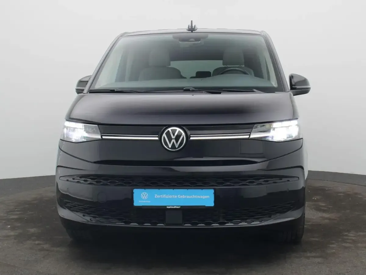 Second-hand VW Multivan Life 204 CP (150 kW) 2023 Negru Monovolum