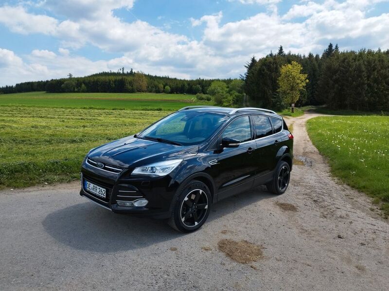 Schwarz Gebraucht 2016 Ford Kuga Titanium SUV | 14.000 € (Fairer Preis) - Bild 1/4