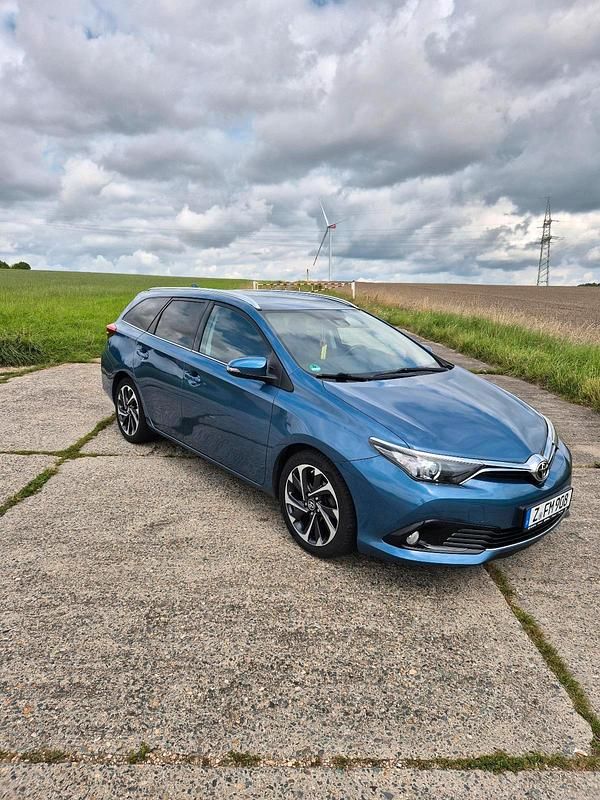 Blau Gebraucht 2016 Toyota Auris Touring Sports Kombi | 11.400 € (Fairer Preis) - Bild 1/4