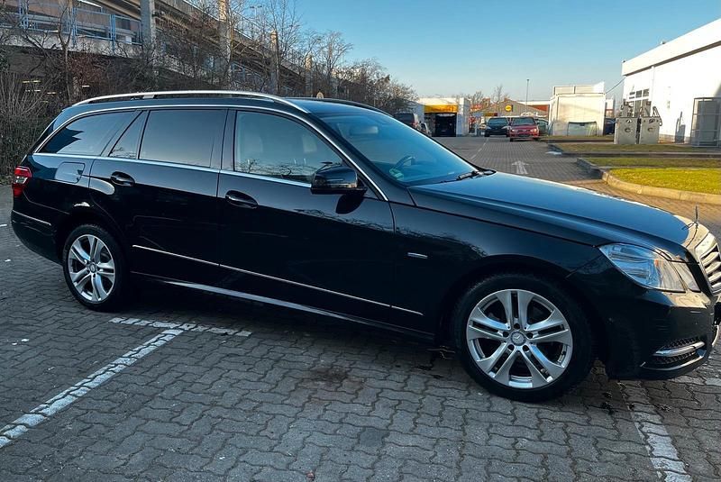 Gebraucht Mercedes E200 Avantgarde 184 PS (135 kW) 2010 Schwarz Kombi