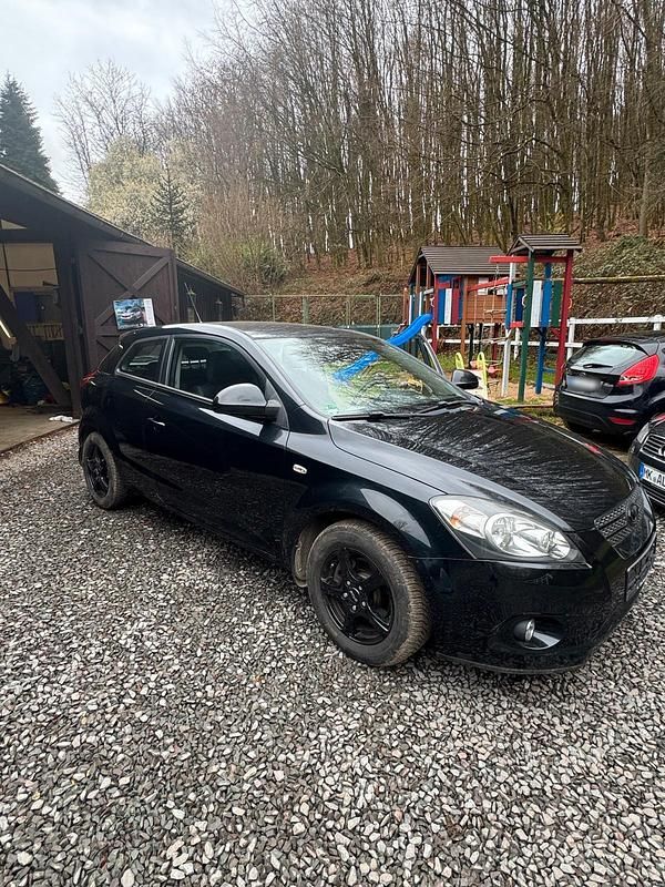 Gebraucht Kia Ceed 126 PS (92 kW) 2009 Schwarz Kleinwagen