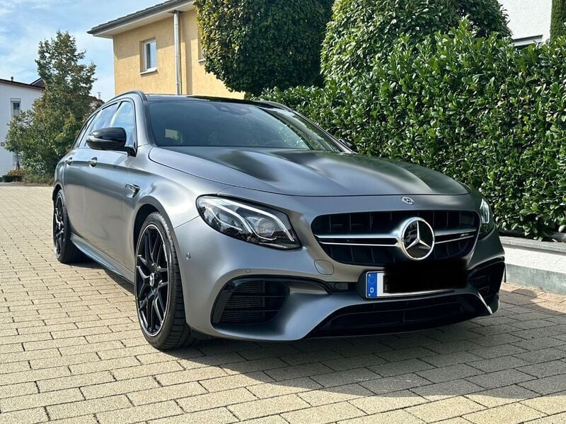 Grau Gebraucht 2019 Mercedes E63 AMG AMG Limousine | 57.800 € (Superpreis) - Bild 1/4