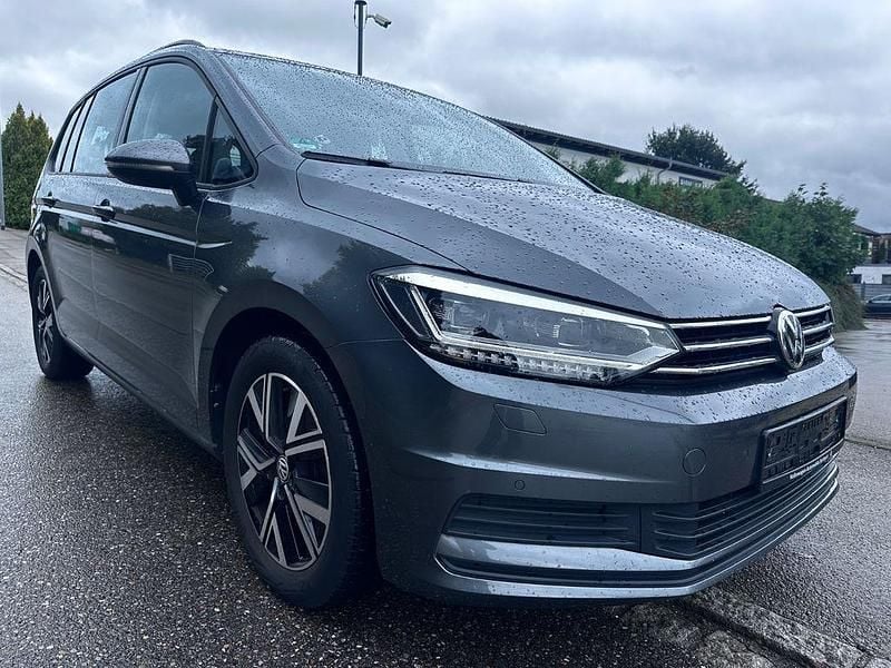 Indiumgrau Gebraucht 2020 VW Touran Comfortline Van / Kleinbus | 19.990 € (Guter Preis) - Bild 1/4