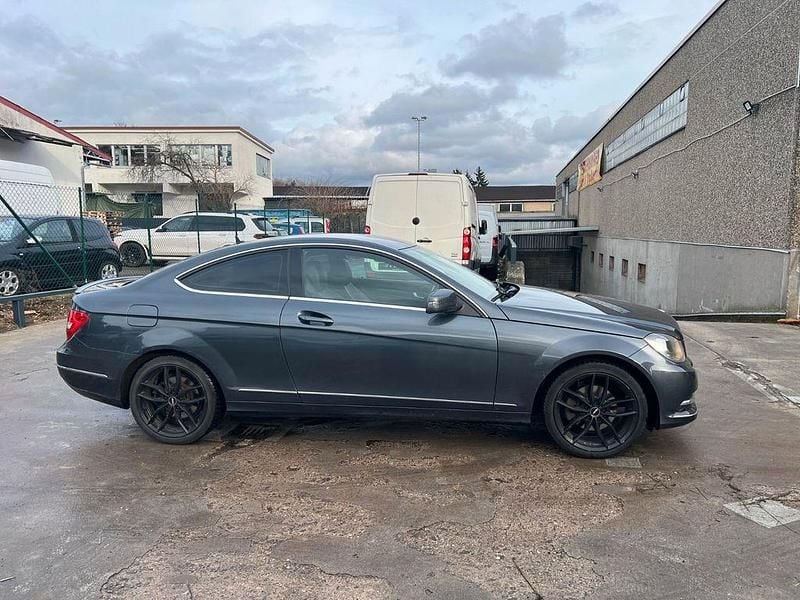 Gebraucht Mercedes C220 170 PS (125 kW) 2013 Grau Coupé