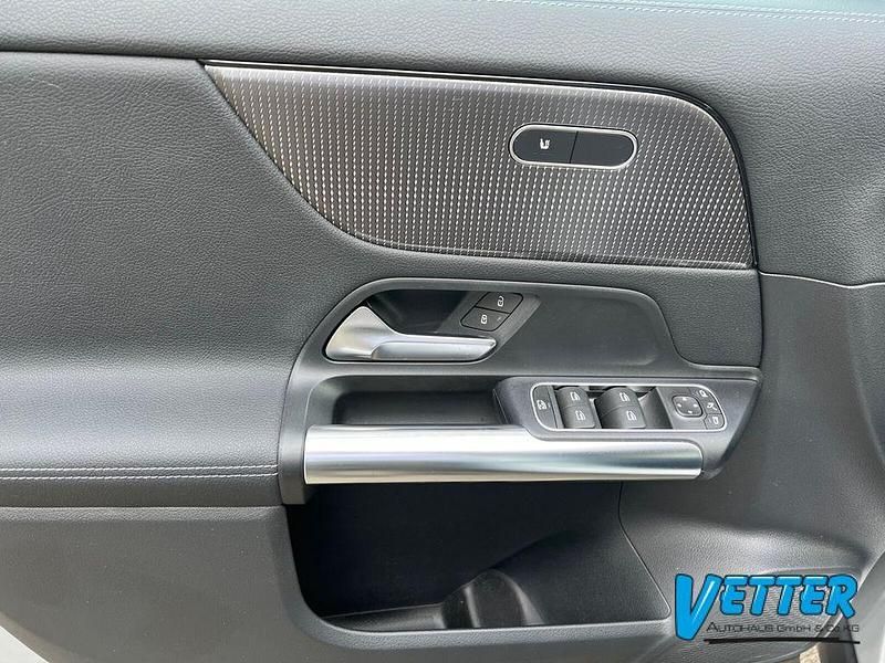 Gebraucht Mercedes GLA200 Progressive 163 PS (119 kW) 2020 Silber metallic SUV