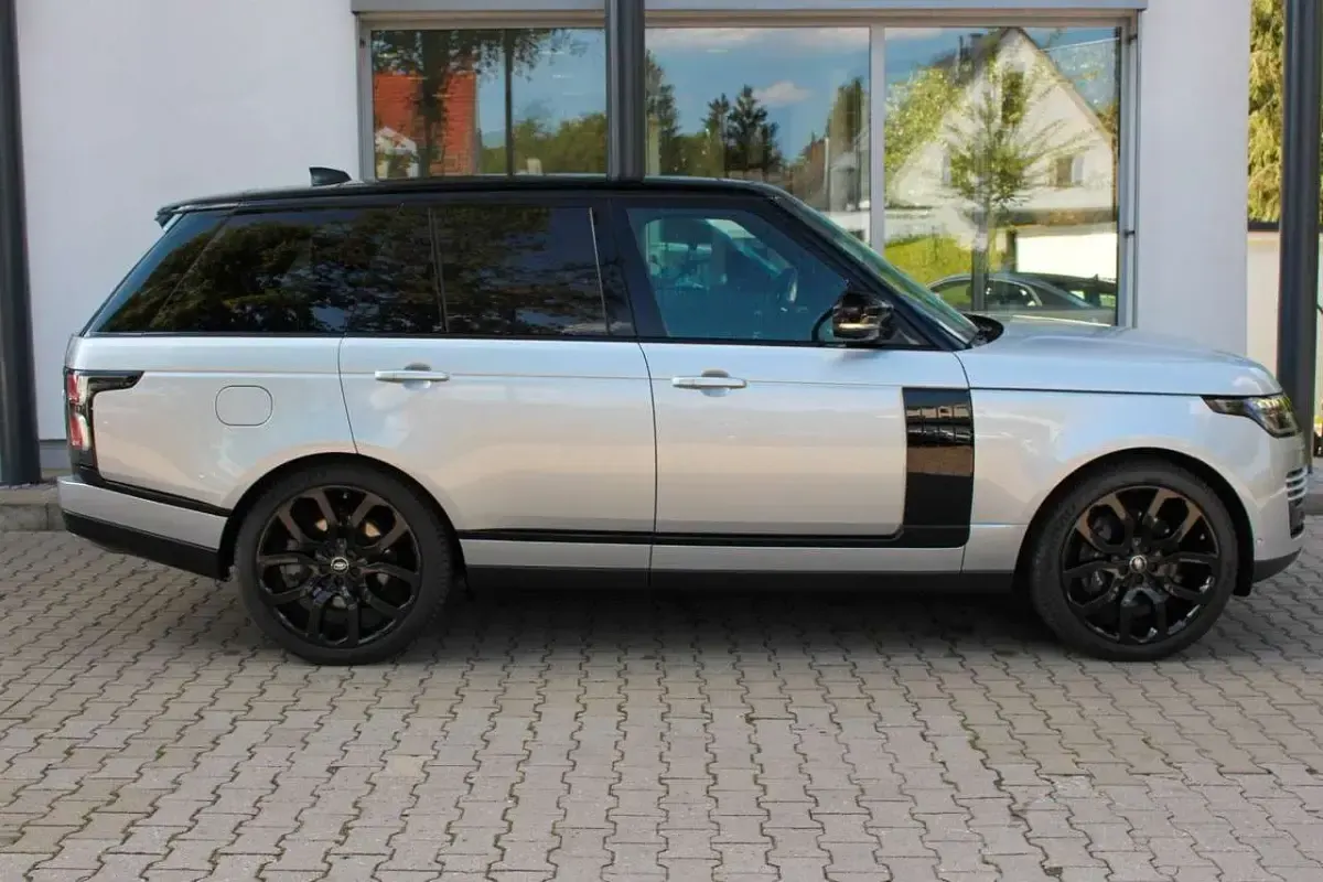 Gebraucht Land Rover Range Rover Vogue 400 PS (294 kW) 2021 Silber SUV