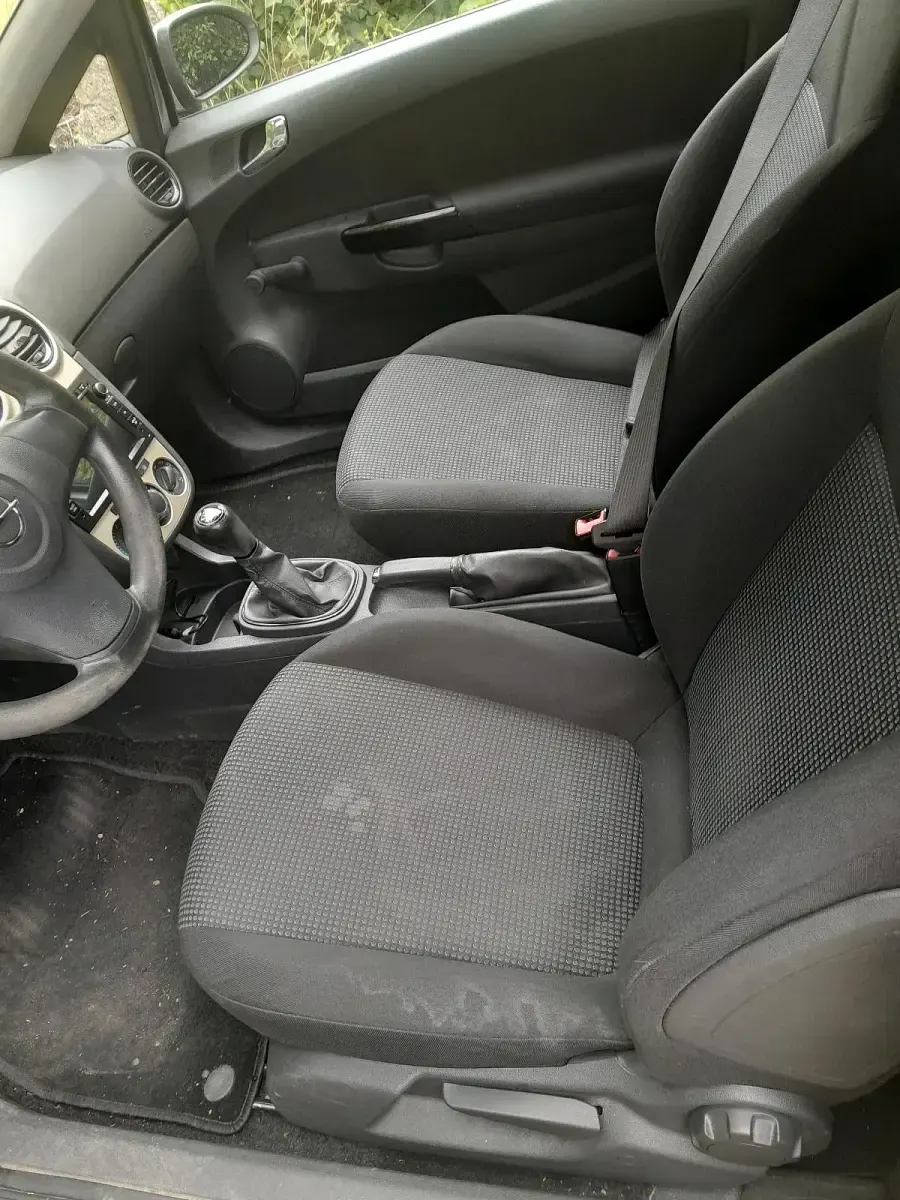 Gebraucht Opel Corsa 80 PS (58 kW) 2009 Silber Kleinwagen