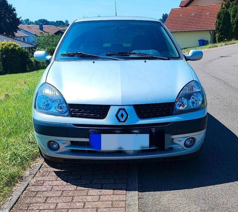 Silber Gebraucht 2002 Renault Clio II Kleinwagen | 600 € (Guter Preis) - Bild 1/4