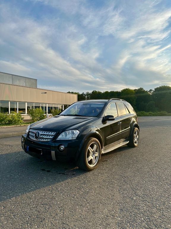 Schwarz Gebraucht 2008 Mercedes ML500 SUV | 22.500 € - Bild 1/4