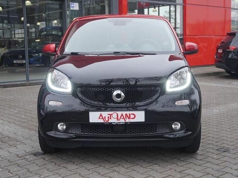 Gebraucht Smart ForFour Passion 71 PS (52 kW) 2018 Schwarz / rot uni Kleinwagen