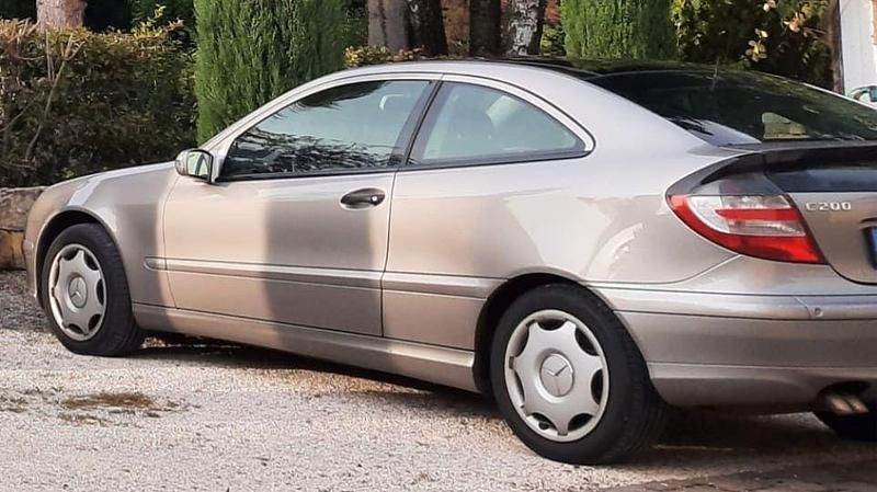 Gebraucht Mercedes C200 122 PS (89 kW) 2008 Silber