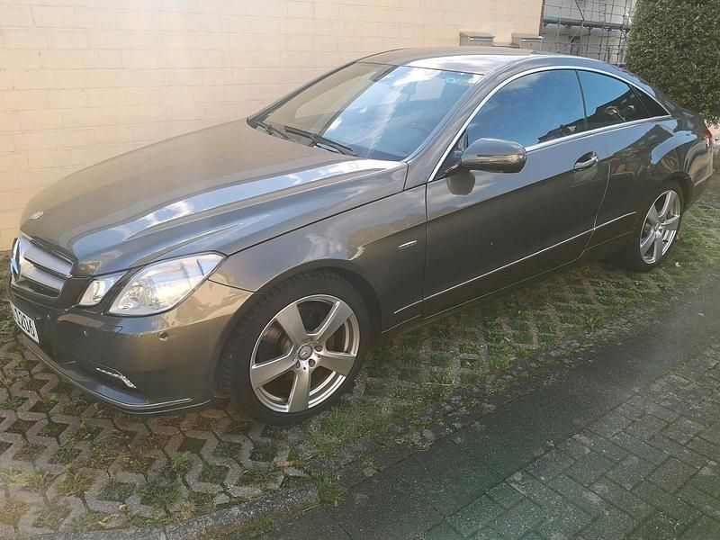 Gebraucht Mercedes E350 231 PS (169 kW) 2010 Beige Coupé