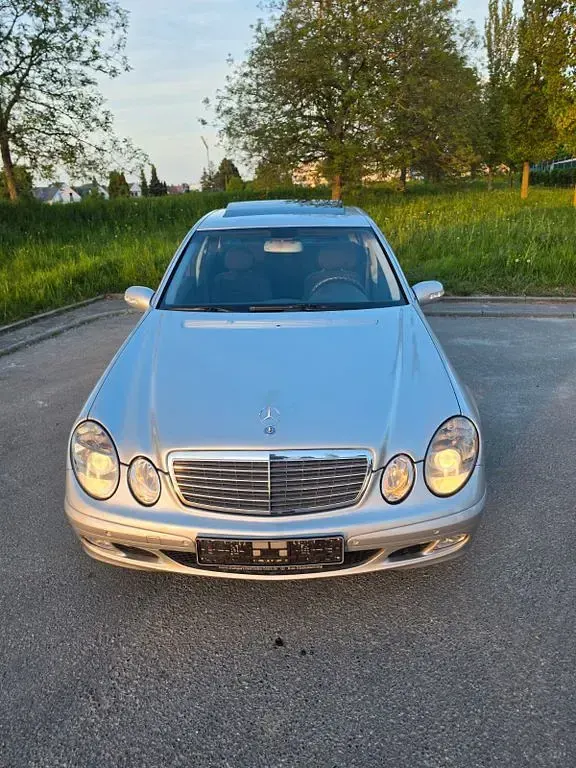 Occasion Mercedes E200 Classic 122 ch (89 kW) 2003 Argent Berline