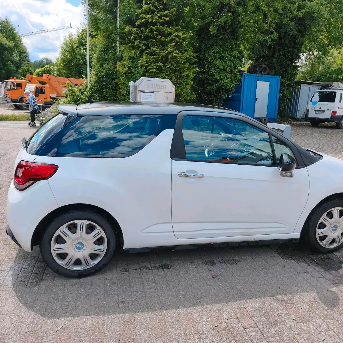 Gebraucht Citroën DS3 95 PS (69 kW) 2011 Weiß Kleinwagen