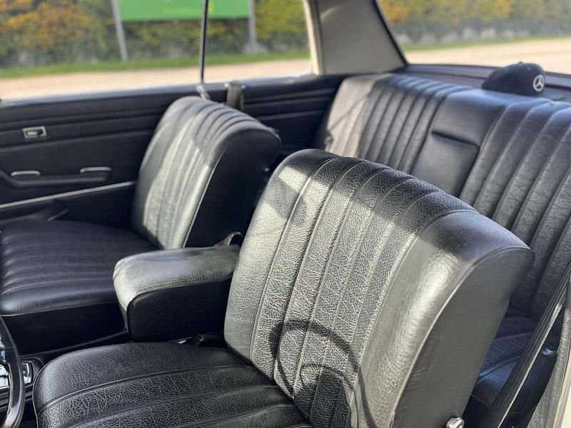 Gebraucht Mercedes 250 150 PS (110 kW) 1969 Silber Coupé