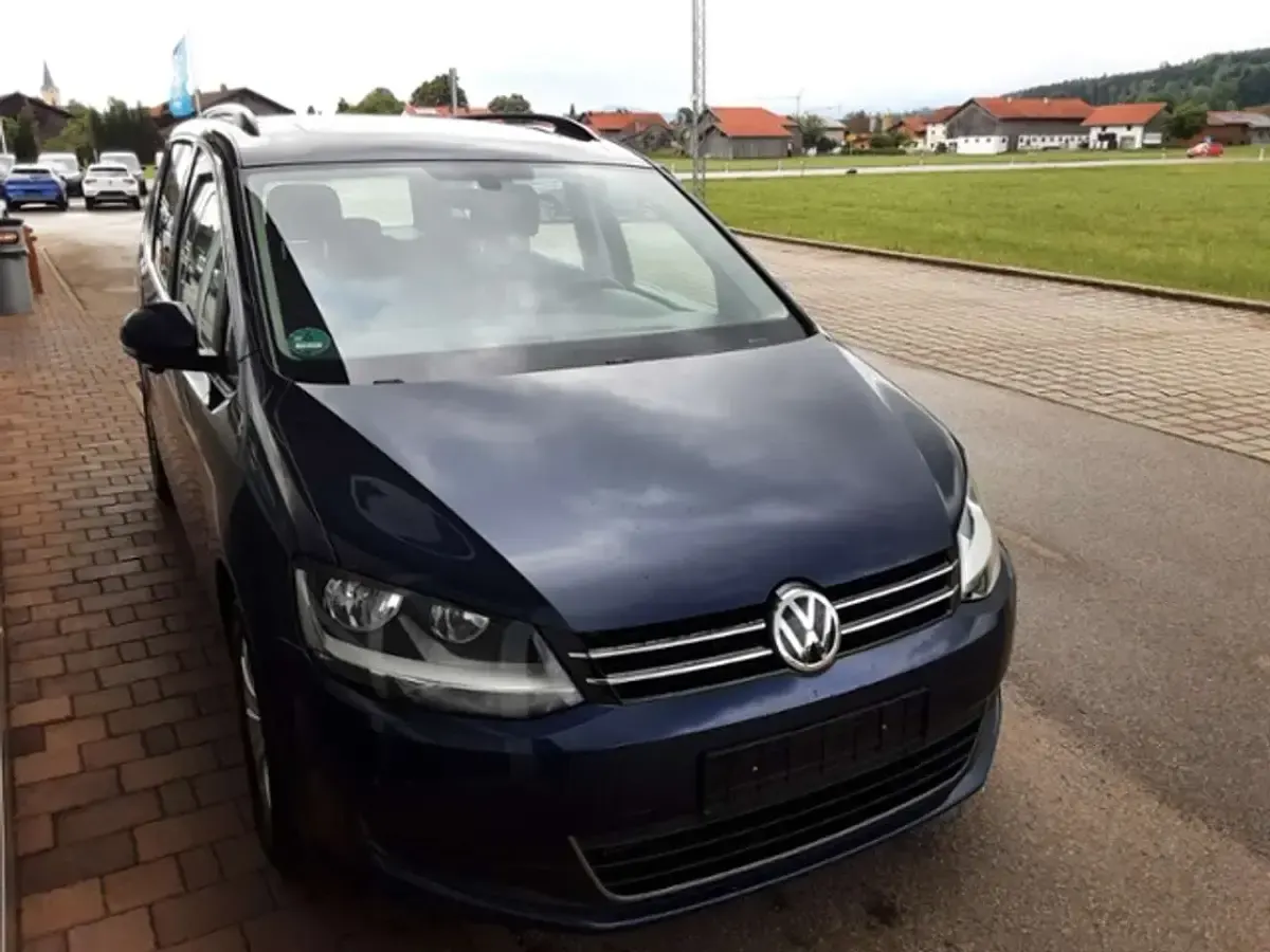 Gebraucht VW Sharan Comfortline 150 PS (110 kW) 2016 Night blue metallic Van / Kleinbus