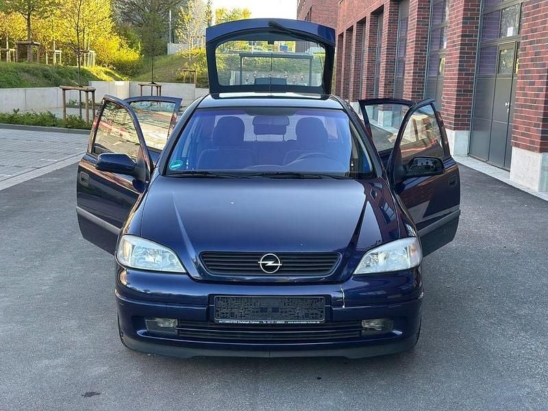 Second-hand Opel Astra Selection 84 CP (61 kW) 2001 Albastru Berlinǎ