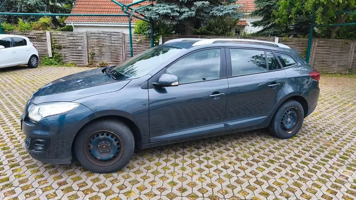 Gebraucht Renault Mégane GrandTour Expression 110 PS (80 kW) 2013 Schwarz Kombi