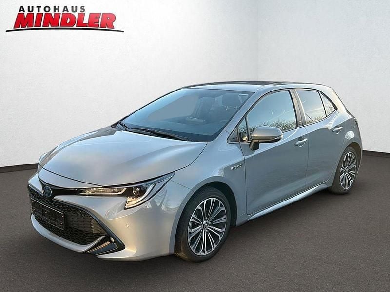 Grau Gebraucht 2021 Toyota Corolla Hybrid Team Limousine | 23.990 € (Fairer Preis) - Bild 1/4