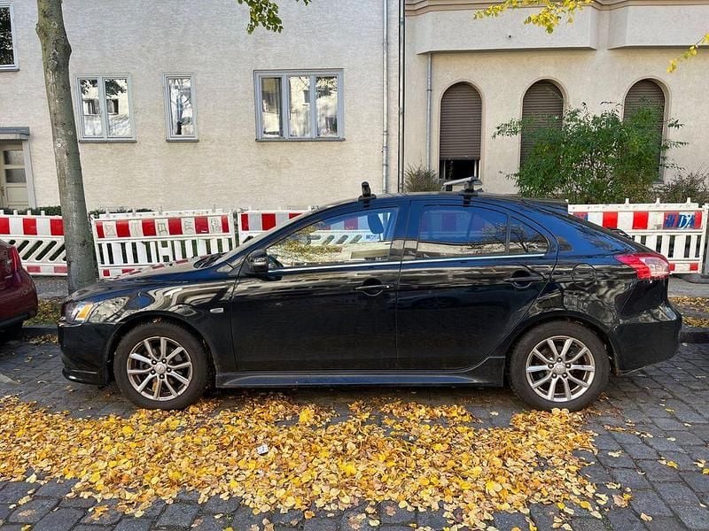 Schwarz Gebraucht 2015 Mitsubishi Lancer Limousine | 5.500 € (Fairer Preis) - Bild 1/4
