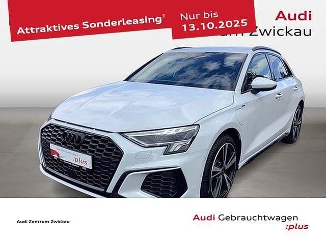 Gletscherweiß metallic Gebraucht 2024 Audi A3 Sportback e-tron S-Line Limousine | 38.460 € (Teuer) - Bild 1/4