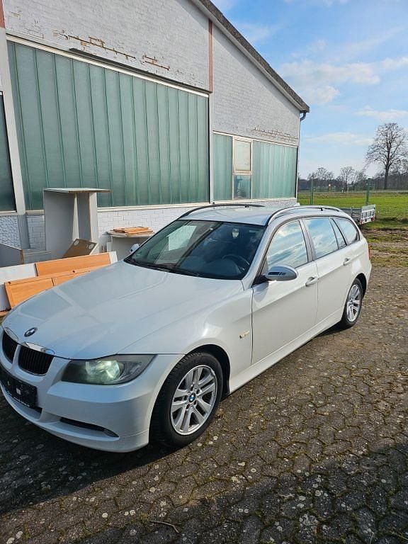 Gebraucht BMW 320 163 PS (119 kW) 2008 Weiß Kombi