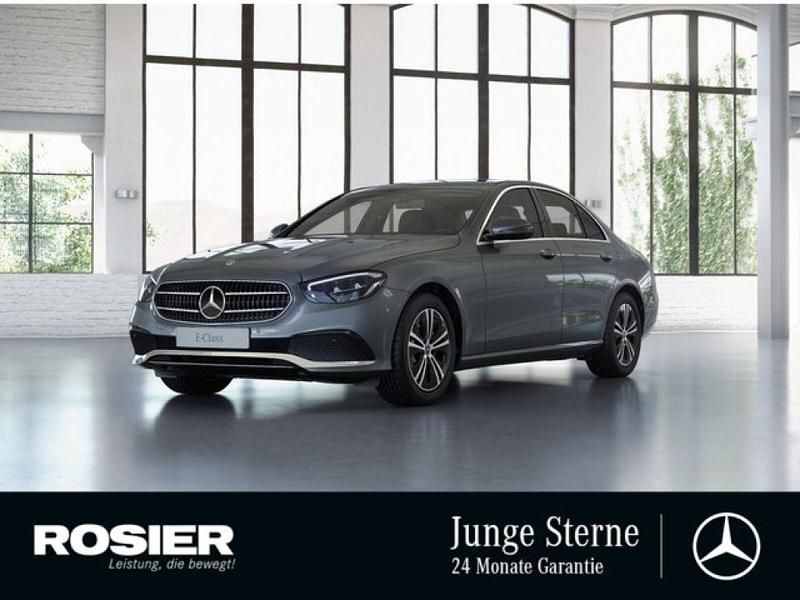 Grau / selenitgrau Gebraucht 2022 Mercedes E220 Avantgarde Limousine | 38.880 € (Fairer Preis) - Bild 1/4