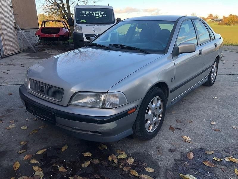 Silber Gebraucht 1997 Volvo S40 Limousine | 1.380 € (Fairer Preis) - Bild 1/4