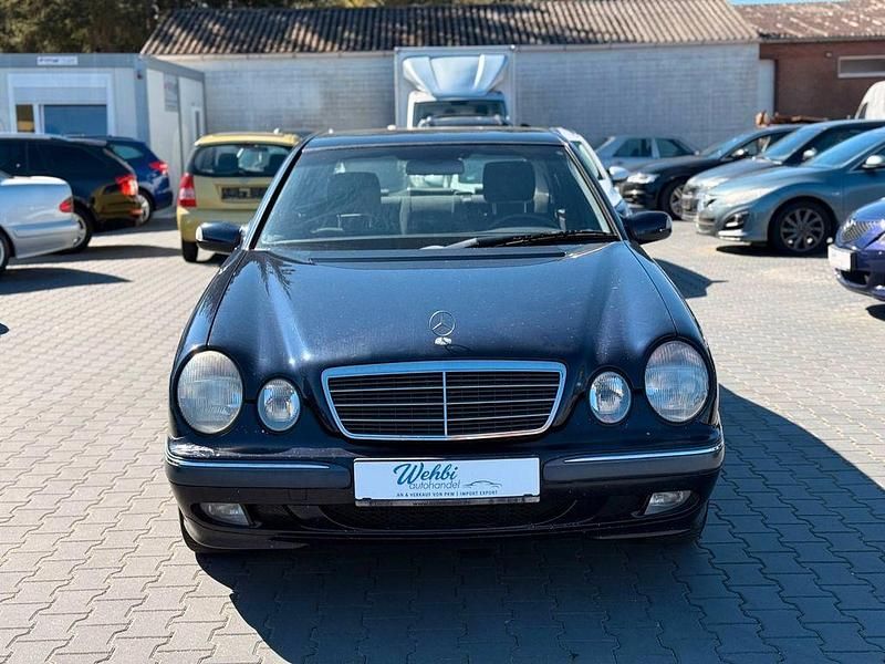 Gebraucht Mercedes E220 Elegance 143 PS (105 kW) 2001 Blau Limousine