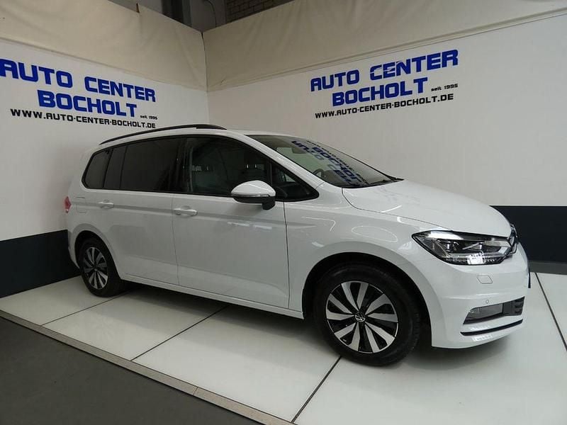 Gebraucht VW Touran Comfortline 150 PS (110 kW) 2024 Weiß Van / Kleinbus