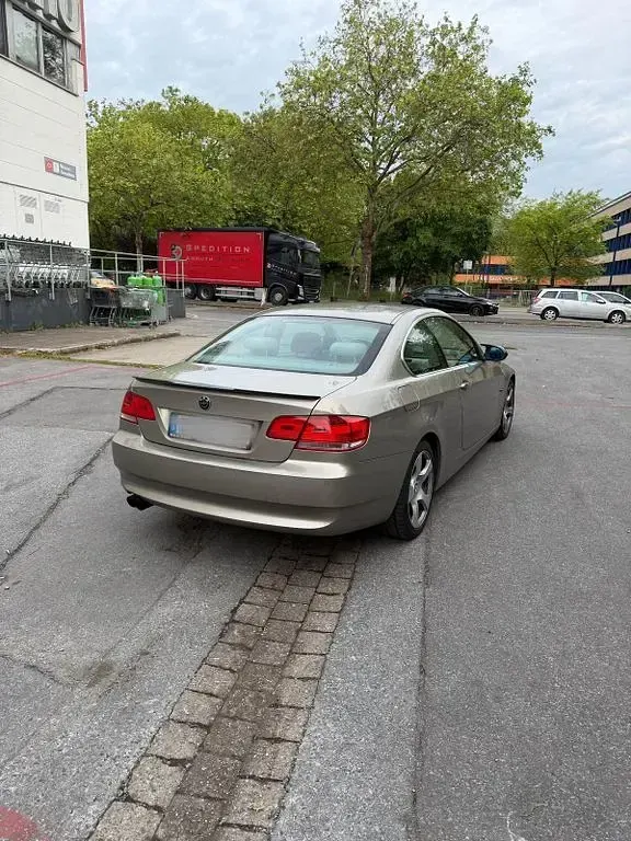 Gebraucht BMW 325 218 PS (160 kW) 2008 Beige Coupé