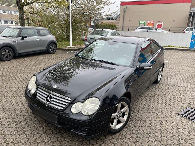 Gebraucht Mercedes C180 143 PS (105 kW) 2007 Schwarz Coupé