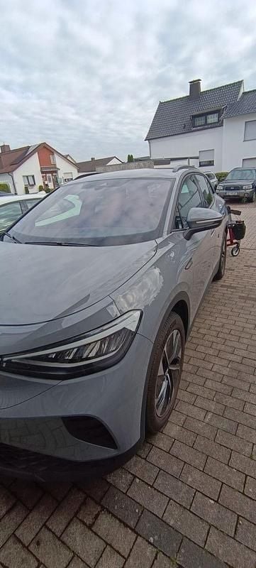 Grau Gebraucht 2022 VW ID.4 Pro Performance SUV | 28.300 € (Superpreis) - Bild 1/4