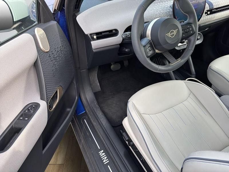 Gebraucht Mini Cooper SE 160 kW (218 PS) 2024 Blau Kleinwagen