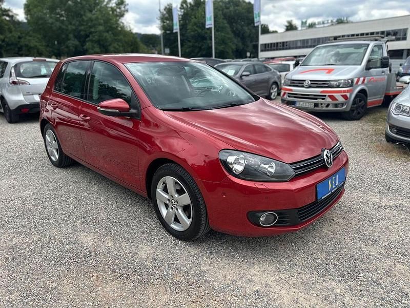 Gebraucht VW Golf VI Team 105 PS (77 kW) 2010 Rot Kleinwagen