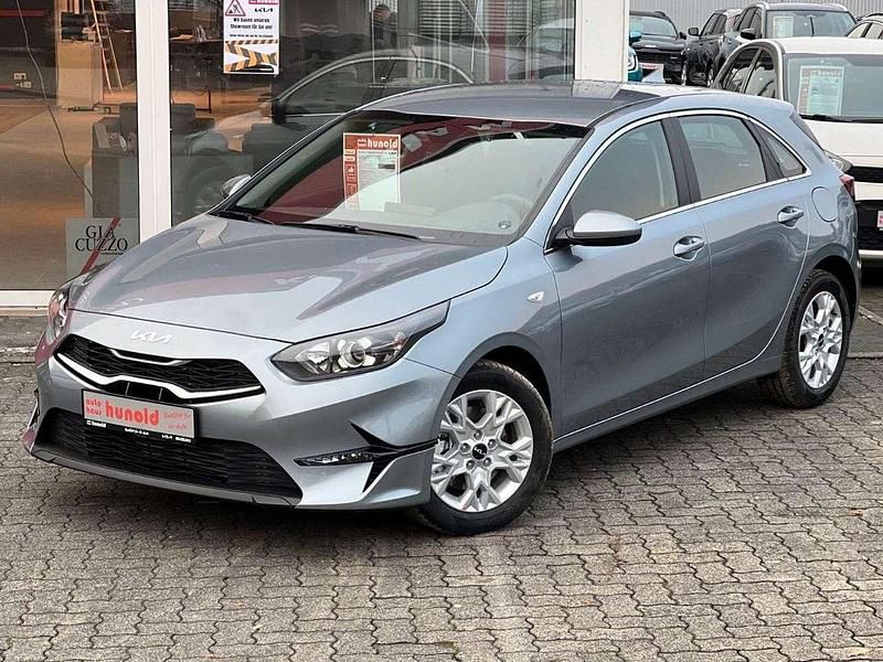 Neu Kia Ceed Vision 101 PS (74 kW) 2026 Lunarsilber Kleinwagen
