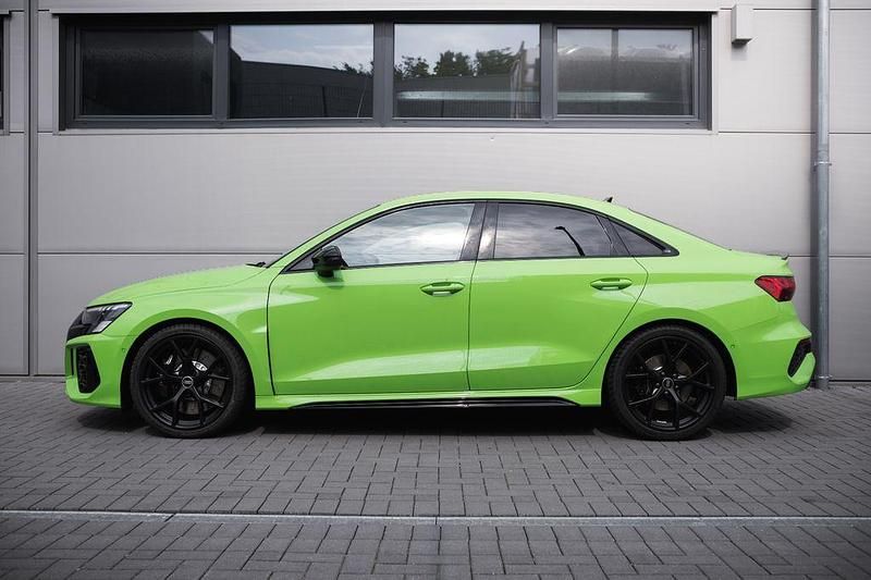 Grün Gebraucht 2023 Audi RS3 Sport Kleinwagen | 65.900 € (Teuer) - Bild 1/4