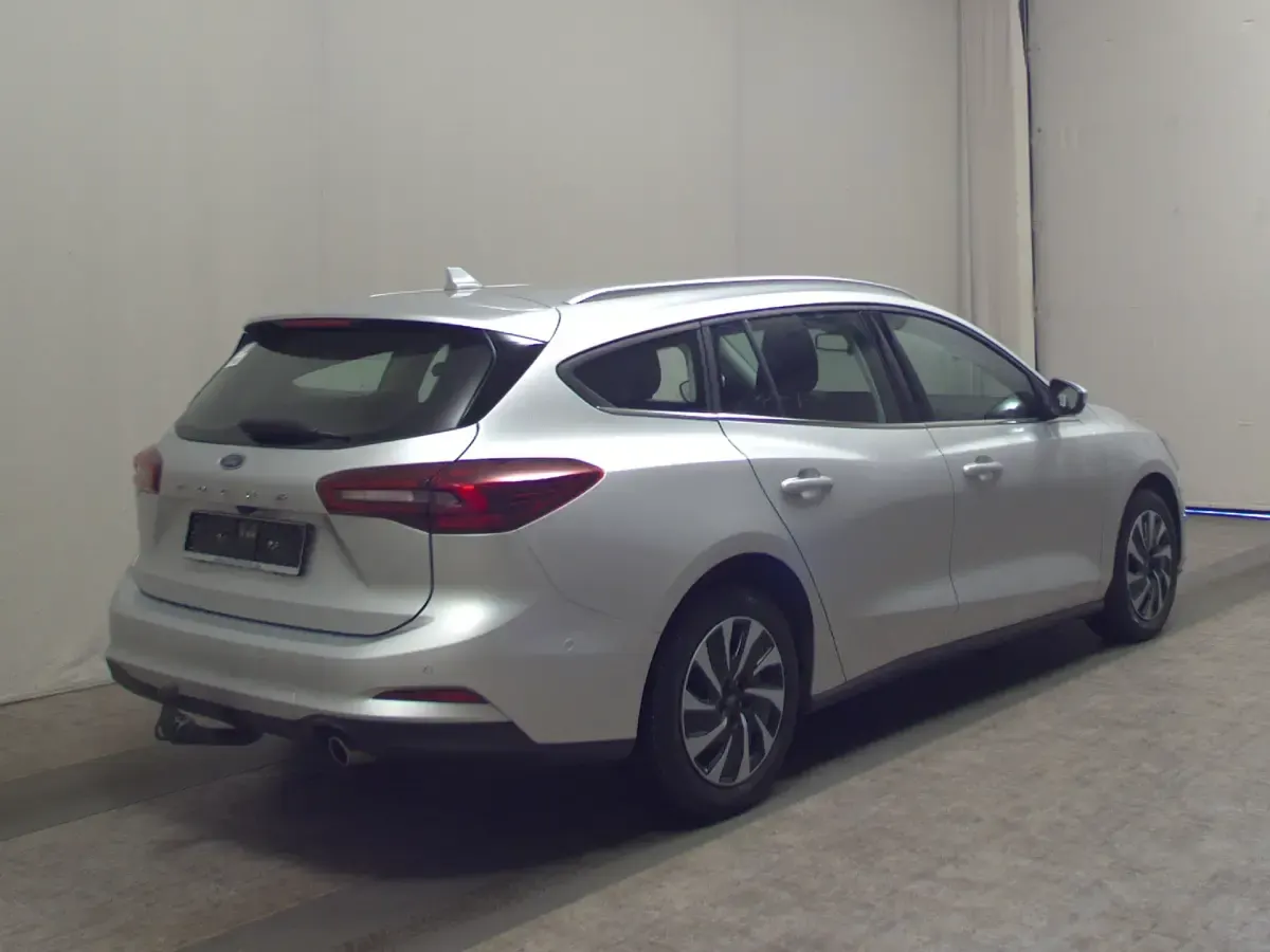 Gebraucht Ford Focus Titanium 120 PS (88 kW) 2022 Silber Kombi