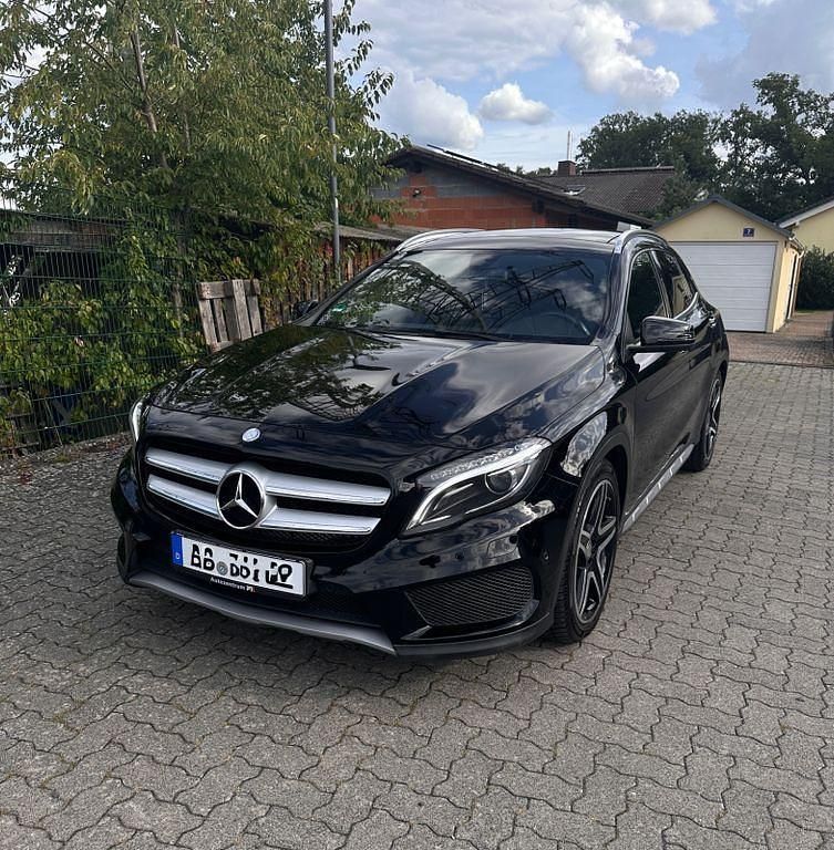 Gebraucht Mercedes GLA220 AMG line 177 PS (130 kW) 2015 Schwarz SUV