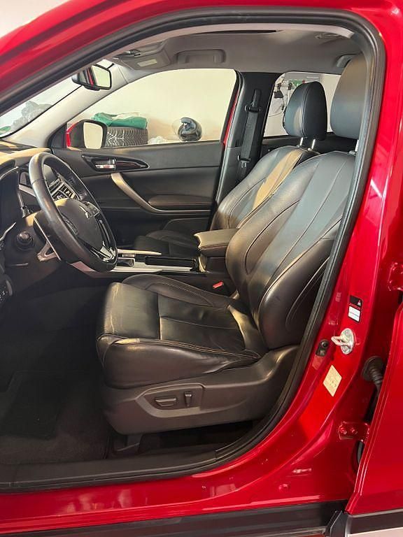 Gebraucht Mitsubishi Eclipse Cross Top 163 PS (119 kW) 2019 Rot SUV